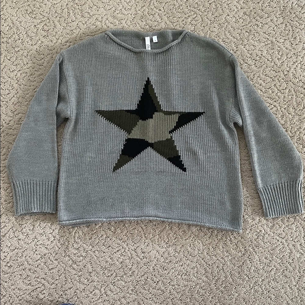 Elan Light Gray Camo Star Knit Sweater